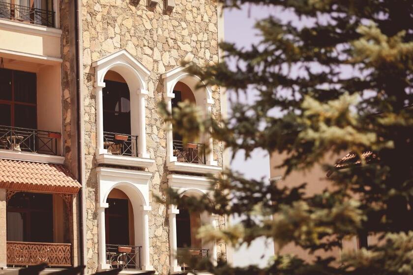 Caucasus Hotel Yerevan - facade