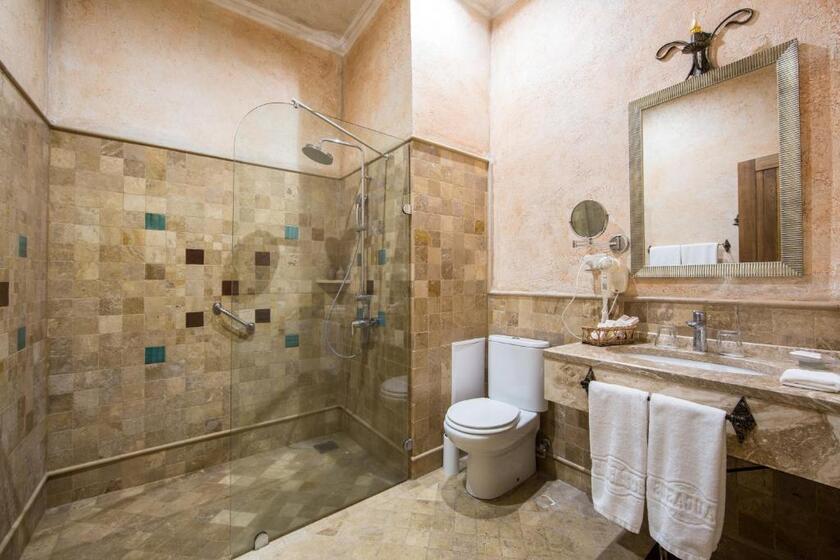 Caucasus Hotel Yerevan - room