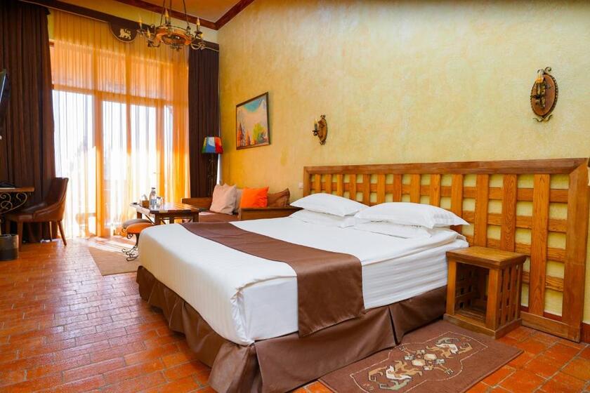 Caucasus Hotel Yerevan - room