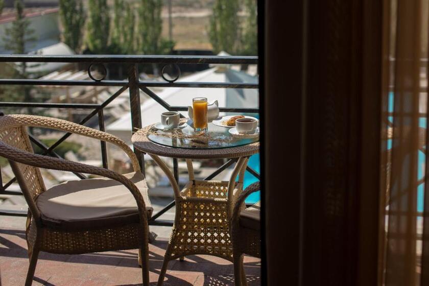 Caucasus Hotel Yerevan - room