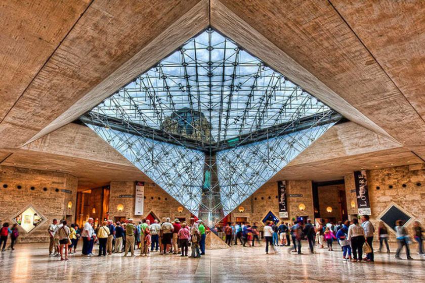 اعتراضات «لوور» را تعطیل کرد