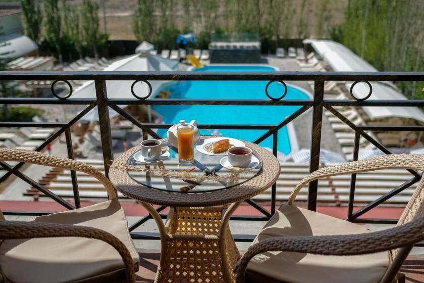 Caucasus Hotel Yerevan - room