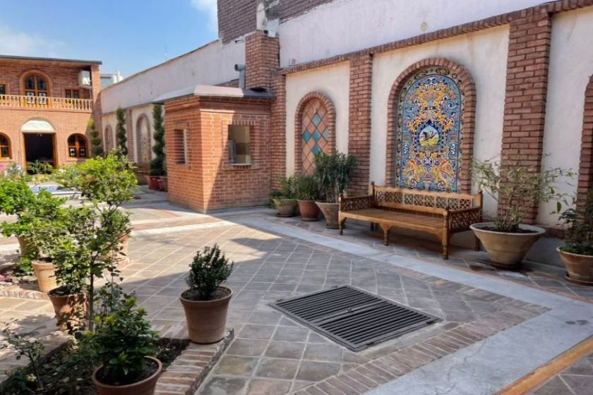 هتل تخت جمشید تهران - محوطه