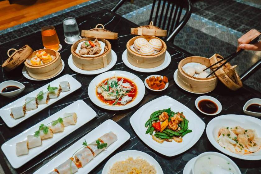 Ramada Plaza by Wyndham Chao Fah Phuket - food and drink