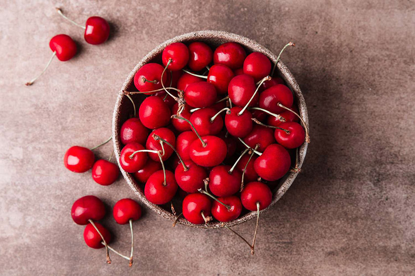 روز گیلاس. منبع عکس: وبسایت Verywellhealth.com. عکاس: Yulia Naumenko