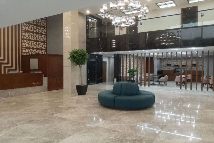 مهمانپذیر شیرون تهران - لابی