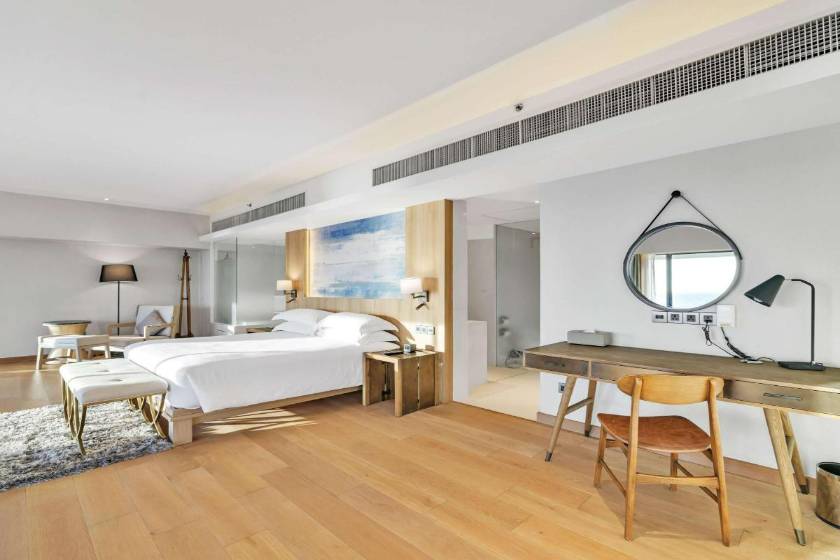 Pullman Phuket Karon Beach Resort - Junior King Suite with Garden View