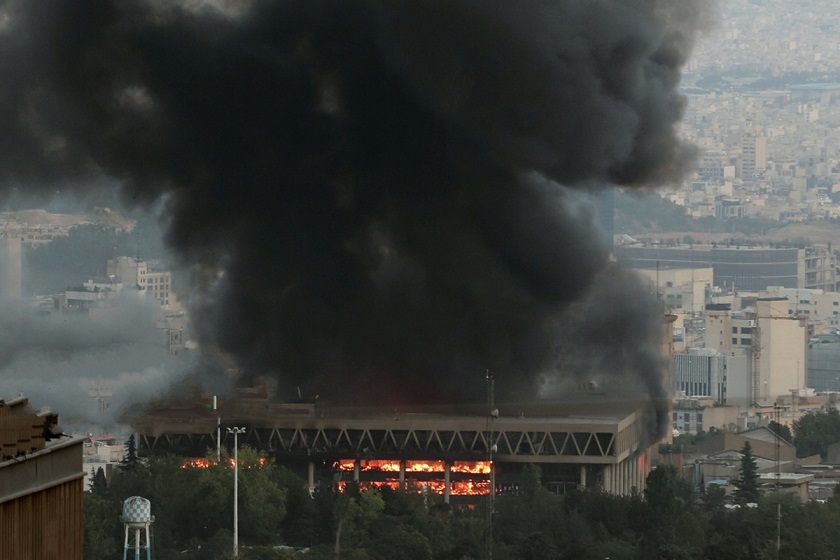 ثبت ساختمان شیشه ای صداوسیما در فهرست میراث ملی سندی از جنایت جنگی است