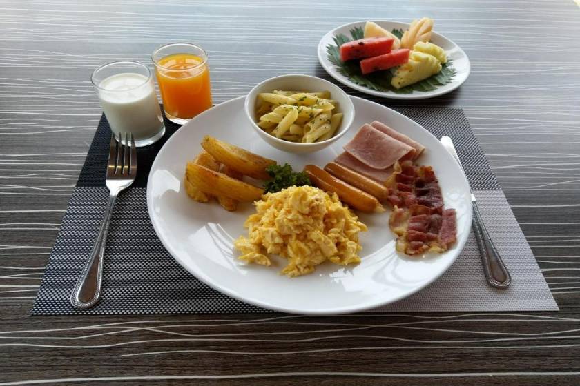 Woraburi Phuket Resort & Spa - SHA Plus - food and drink