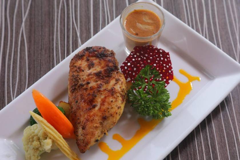 Woraburi Phuket Resort & Spa - SHA Plus - food and drink