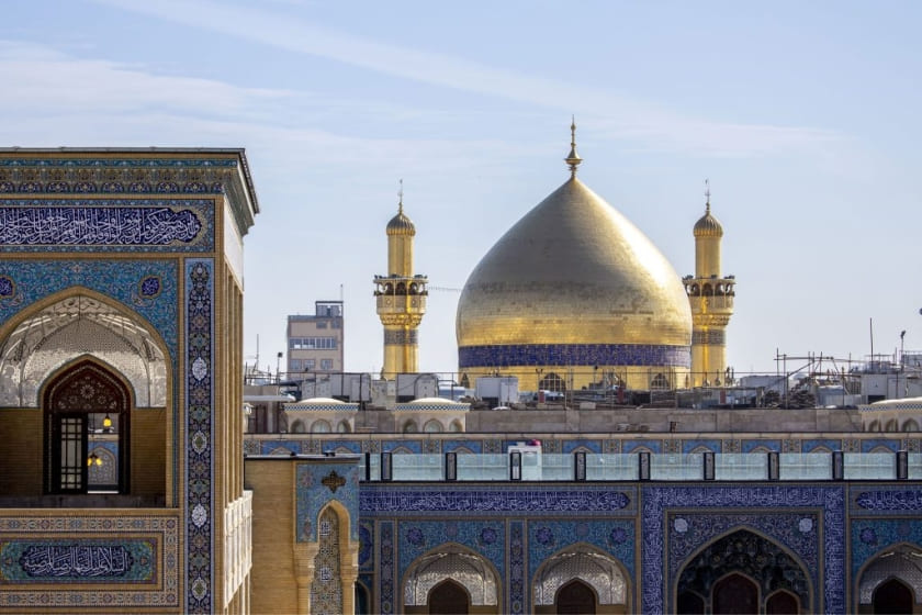 حرم امام علی در روز. منبع عکس: وبسایت Imamali.net. عکاس: نامشخص
