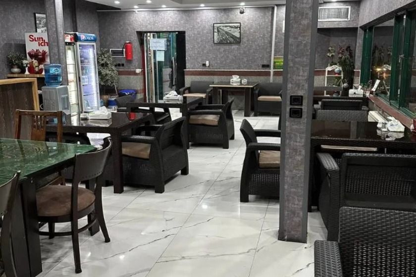 مهمانپذیر کشاورز تهران - رستوران