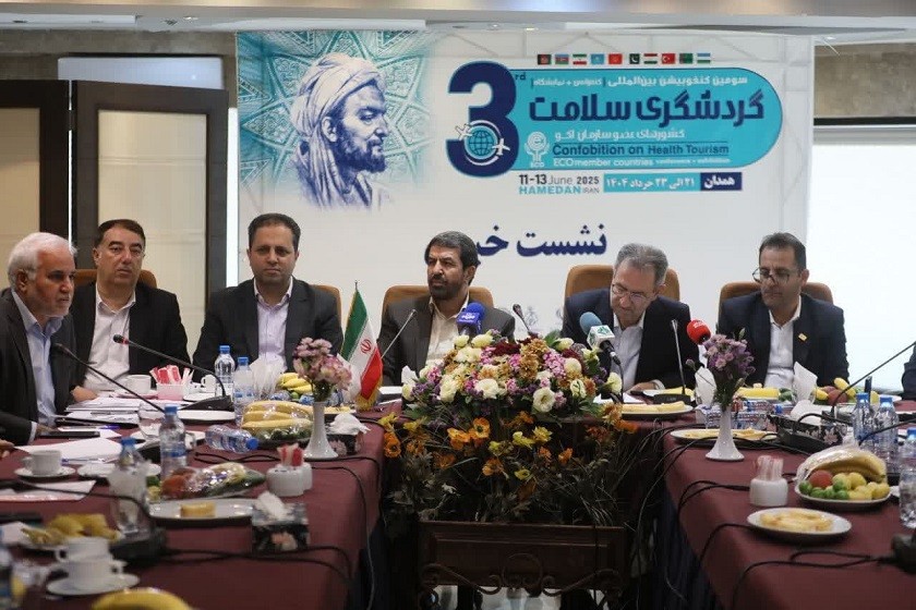 نشست درخصوص سومین کنفوبیشن بین المللی گردشگری سلامت با حضور ۹ کشور در همدان. منبع عکس وبسایت استانداری همدان. عکاس نامشخص