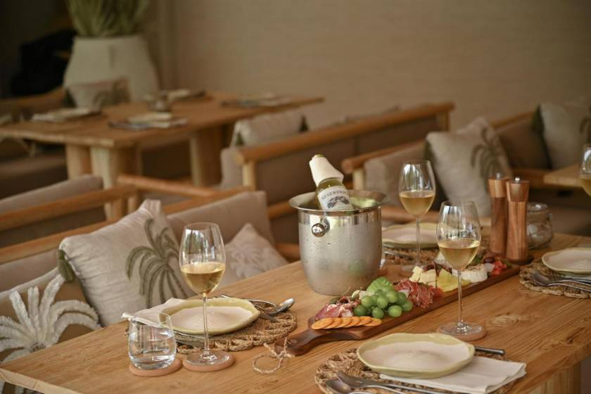 Arinara Beach Resort Phuket - SHA Extra Plus - restaurant