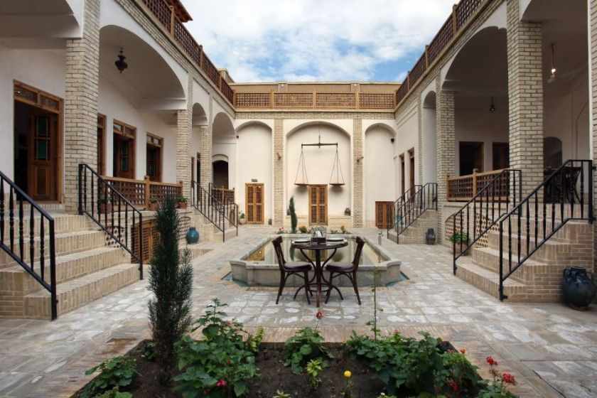 اقامتگاه سنتی خانه مرشدی کاشان - محوطه