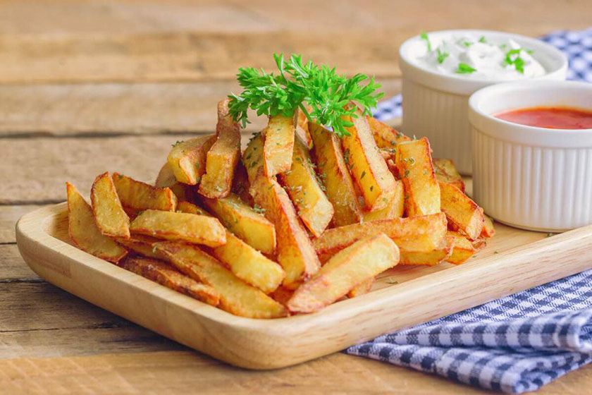 سیب زمینی سرخ کرده با سس قارچ. منبع عکس: وبسایت Cuisinart.com. عکاس: نامشخص