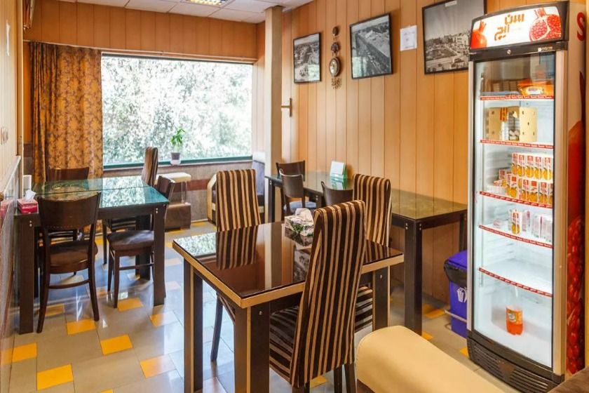 مهمانپذیر کشاورز تهران - رستوران