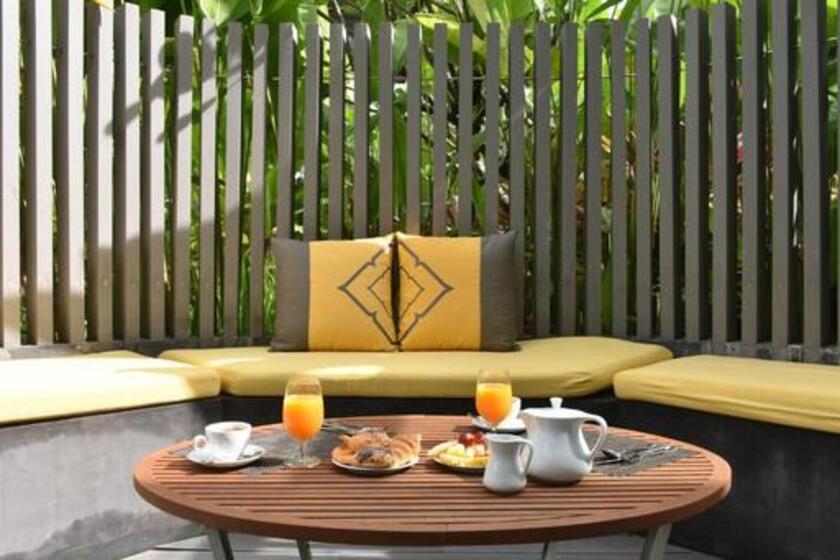 Holiday Inn Resort Phuket Karon Beach, an IHG Hotel phuket - breakfast