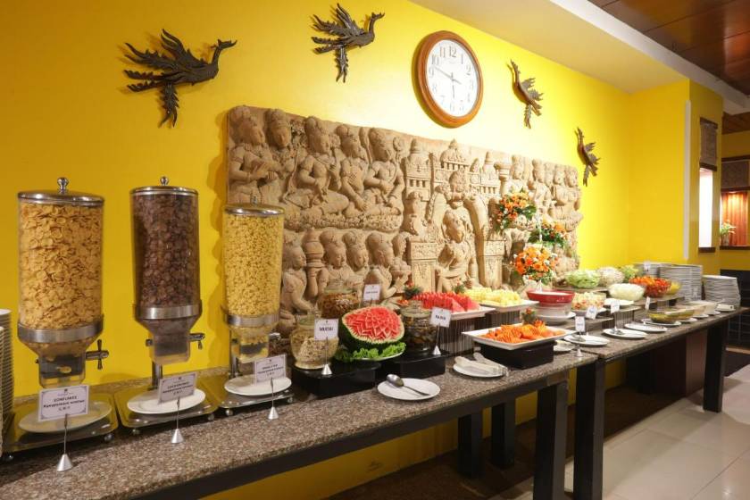 Woraburi Phuket Resort & Spa - SHA Plus - food and drink