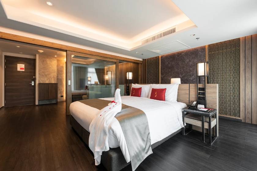 Ramada Plaza by Wyndham Chao Fah Phuket - Room type Number of guests   Deluxe King Room - Disability Access