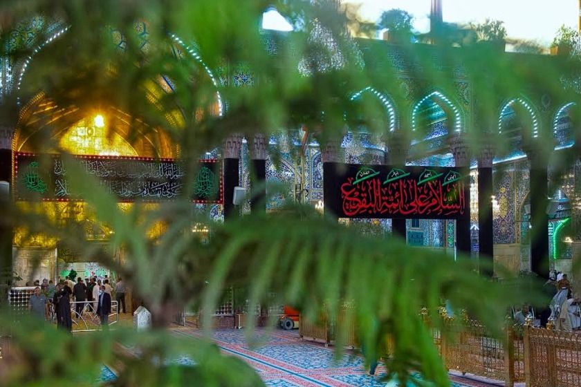 گل های طبیعی در حرم امام حسین. منبع عکس: گوگل مپ. عکاس: نامشخص