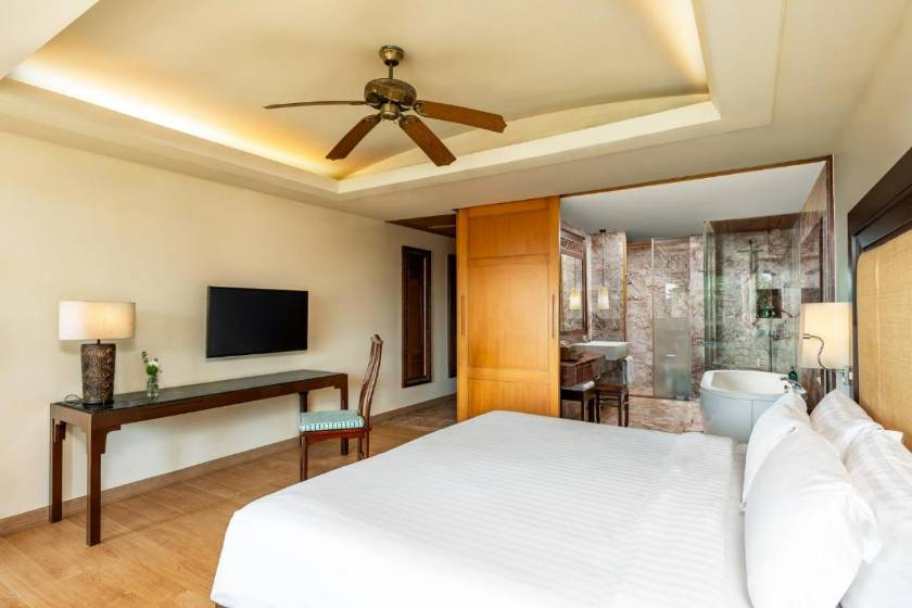 Centara Grand Beach Resort Phuket - SHA Plus - Deluxe Room - King