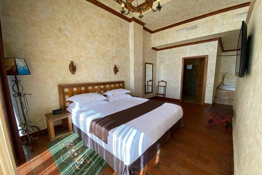 Caucasus Hotel Yerevan - room