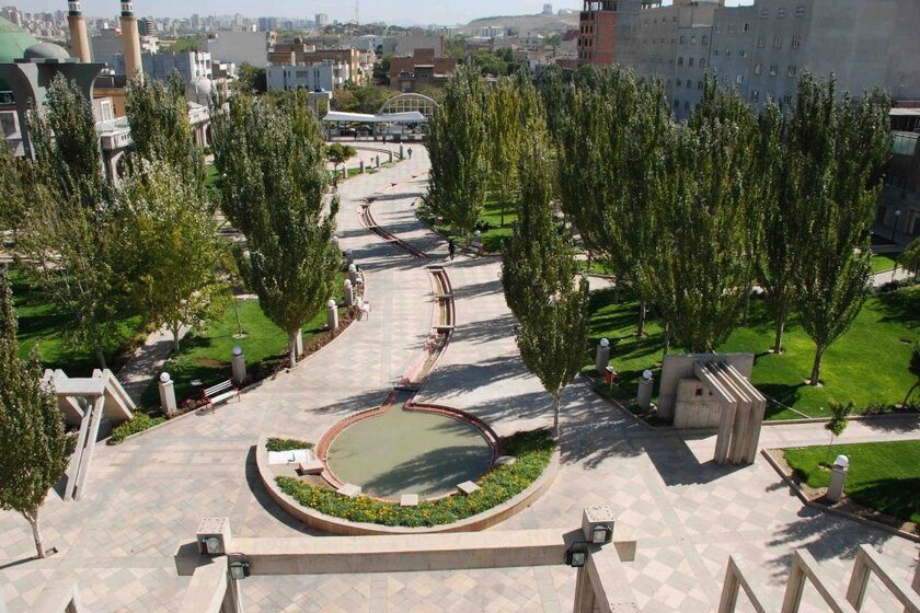 بوستان مفاخر تبریز 