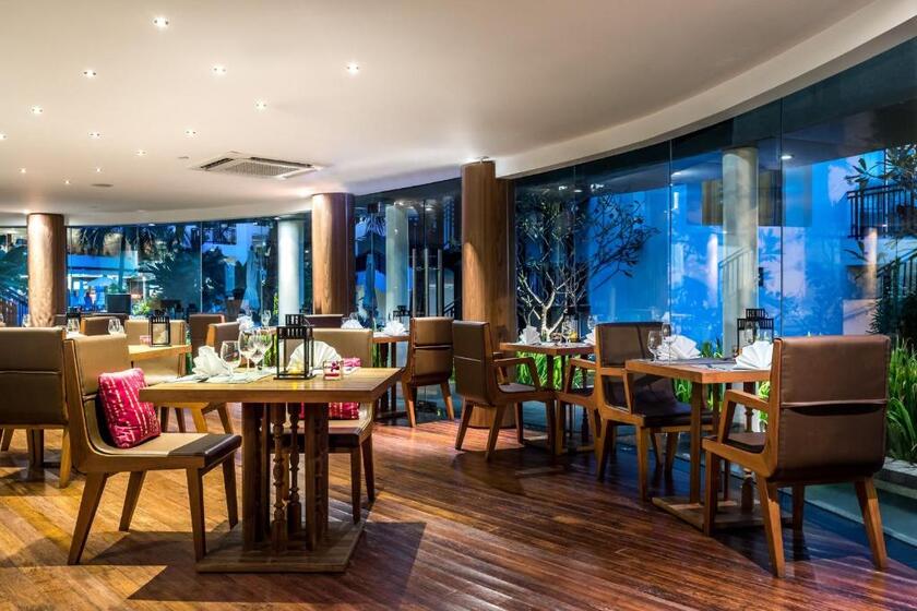 Holiday Inn Resort Phuket Karon Beach, an IHG Hotel phuket - restaurant