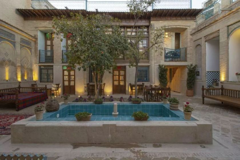 اقامتگاه سنتی ورتاج شیراز - نما