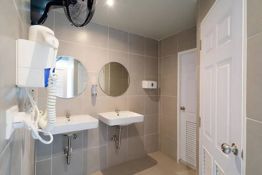 Friends Hostel - Phuket Airport - Bed in 6-Bed Mixed Dormitory Room