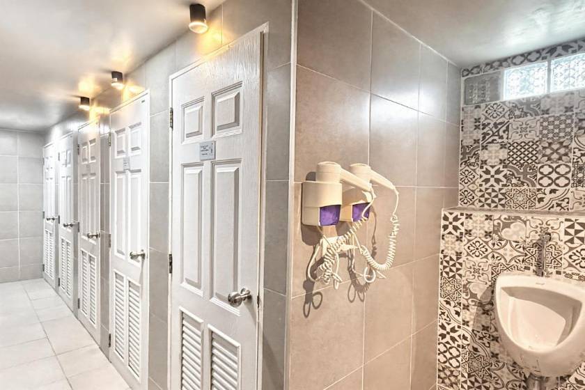 Friends Hostel - Phuket Airport - Bed in 10-Bed Mixed Dormitory Room