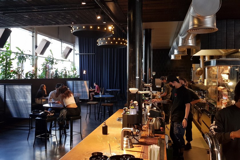 کافه نایت‌جار کافی روسترز  دبی. منبع عکس: گوگل‌مپ. عکاس: Armen Sukias