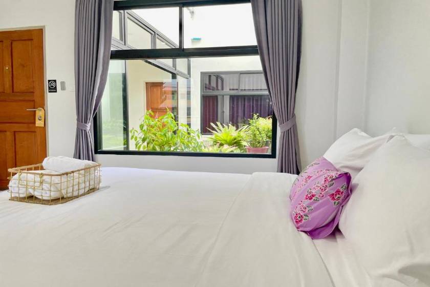 Alleyhill Phuket - Private & Cozy Boutique - King Room with Spa Bath