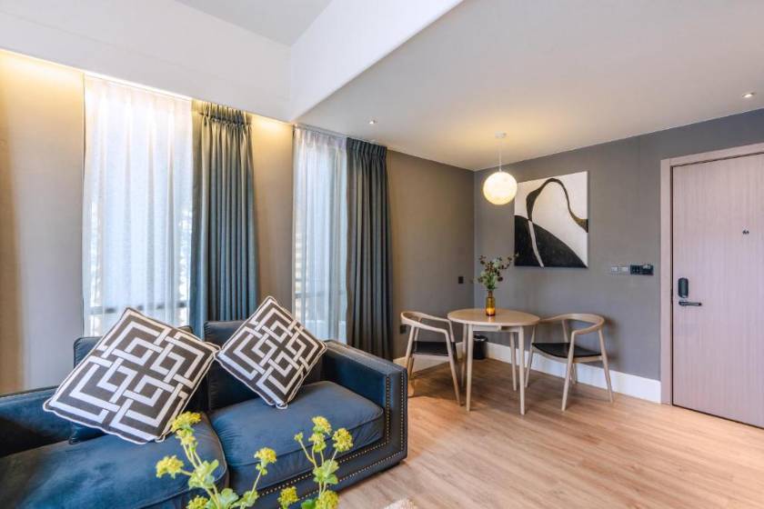 Bandalo Boutique Hotel - Patong Beach Road - Blue Moon - Suite Room with Balcony Facing Beach View