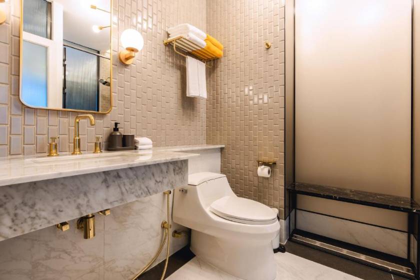 Bandalo Boutique Hotel - Patong Beach Road - Blue Moon - Suite Room with Balcony Facing Beach View