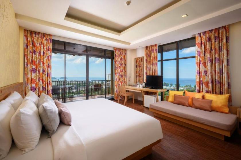 Karon Phunaka Resort - Deluxe Double Room with Spa Bath - Sea View