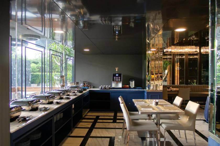 Glam Habitat - SHA Extra Plus - restaurant