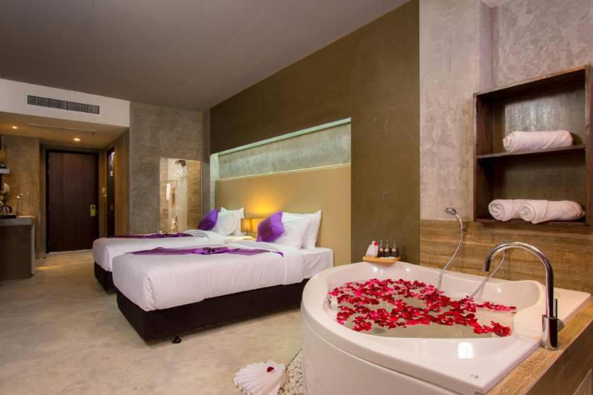 Patong Signature Boutique Hotel - Superior Twin Room with Partial Sea View