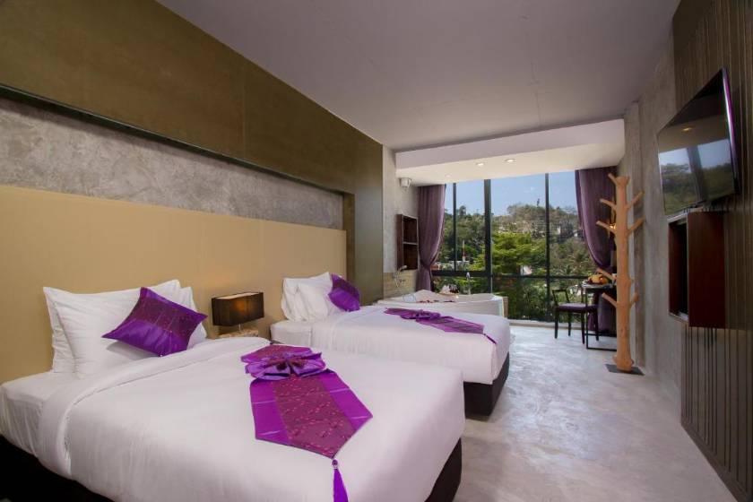 Patong Signature Boutique Hotel - Connecting Studios with Sea View
