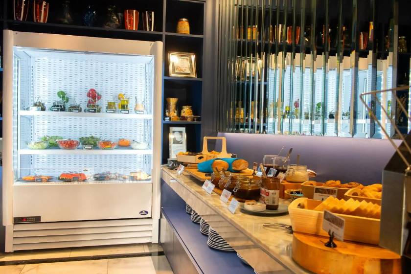 Glam Habitat - SHA Extra Plus - food and drink