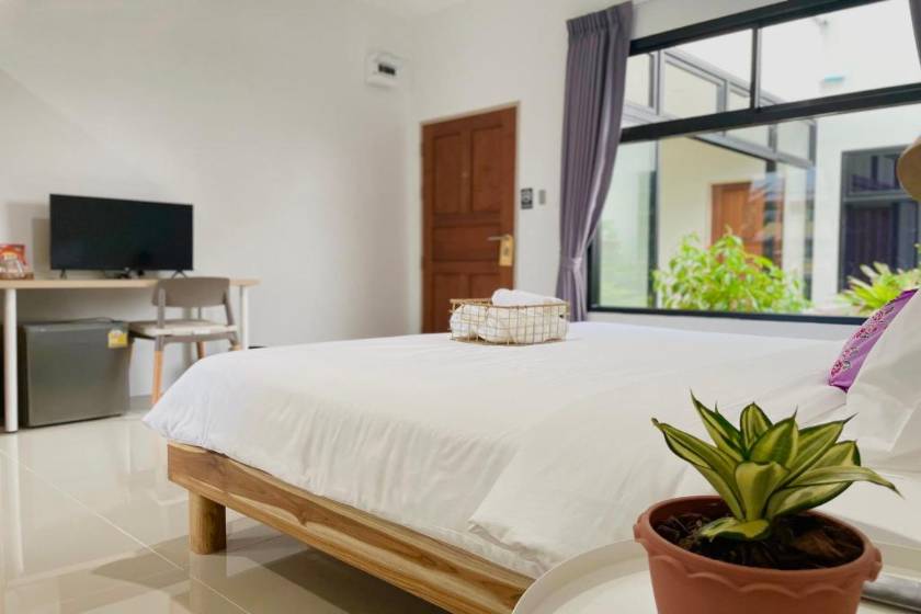 Alleyhill Phuket - Private & Cozy Boutique - King Room with Spa Bath