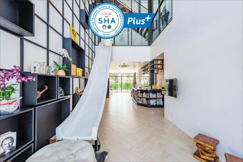 Book a Bed Poshtel - SHA Plus -  lobby