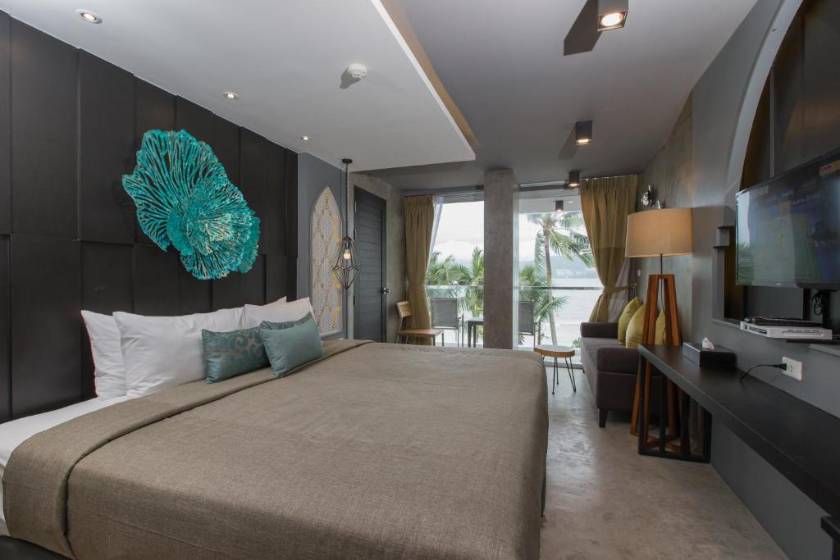 Patong Signature Boutique Hotel - Connecting Studios with Sea View