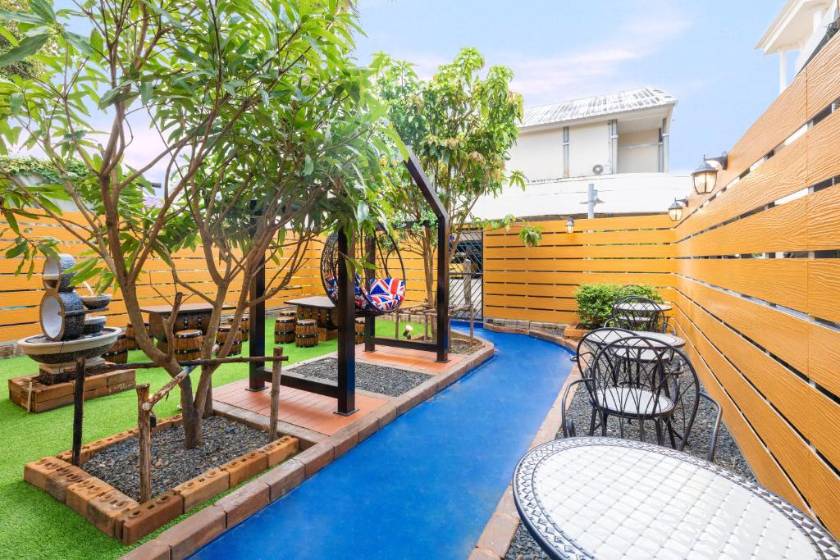 Marco Polo Phuket Poshtel & Bistro - facade