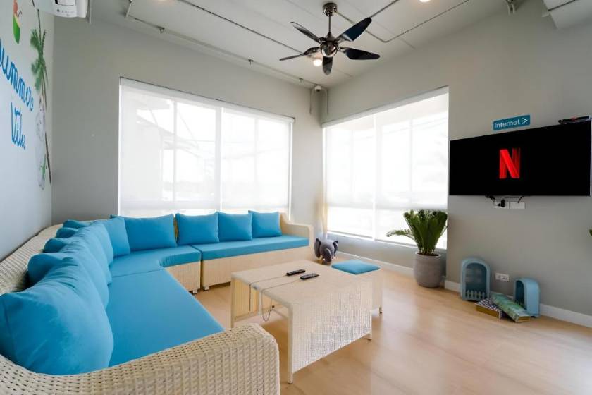 Friends Hostel - Phuket Airport - lobby