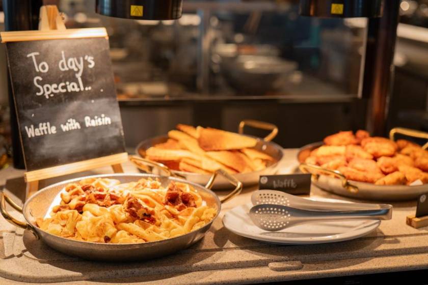 Thavorn Palm Beach Resort Phuket -  food and drink