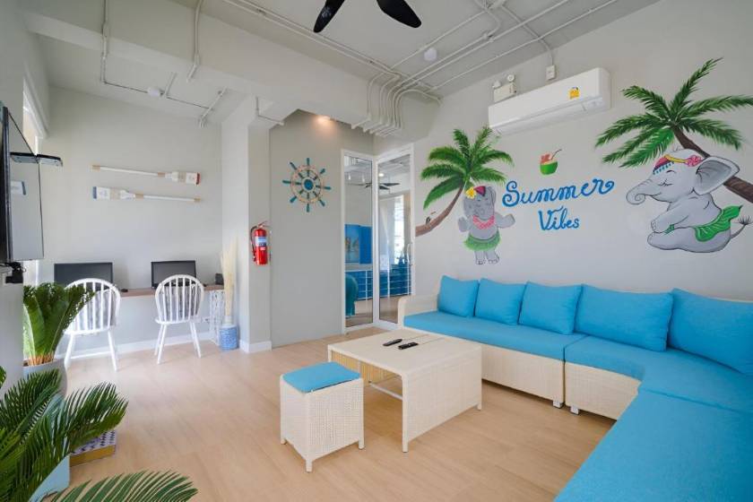 Friends Hostel - Phuket Airport - lobby