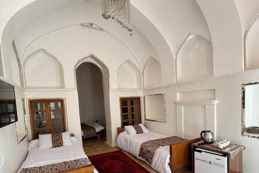 اقامتگاه سنتی شاهان اصفهان - اتاق چهار تخته وزیری vip
