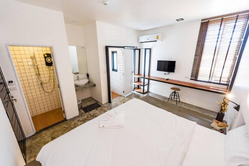 Book a Bed Poshtel - SHA Plus - Deluxe King Room